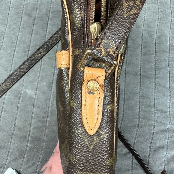 🐿️LOUIS VUITTON MONOGRAM DANUBE CROSSBODY BAG🐿️ - Picture 5 of 15